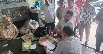 চন্দনাইশে বেশি দামে সার বিক্রি, ব্যবসায়ীকে জরিমানা