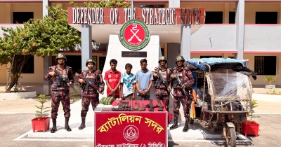 টেকনাফে অস্ত্র-গোলাবারুদসহ ৩ রোহিঙ্গা আটক