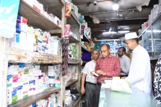 ঝাউতলা বাজারে ভেজাল-মেয়াদোত্তীর্ণ পণ্য বিক্রি, চার প্রতিষ্ঠানকে জরিমানা ঝাউতলা বাজারে ভেজাল-মেয়াদোত্তীর্ণ পণ্য বিক্রি, চার প্রতিষ্ঠানকে জরিমানা