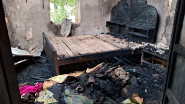 মিরসরাইয়ে আগুনে পুড়ল ৩ বসতঘর
