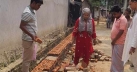 নিম্নমানের ইট দিয়ে সড়ক নির্মাণ, রুখে দিলেন উপজেলা চেয়ারম্যান 