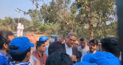 দাওয়াত করে এনে চবি উপাচার্যকে অবরুদ্ধ