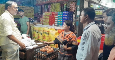 হাটহাজারীতে মূল্যতালিকা প্রদর্শন না করায় ৫ দোকানির জরিমানা হাটহাজারীতে মূল্যতালিকা প্রদর্শন না করায় ৫ দোকানির জরিমানা