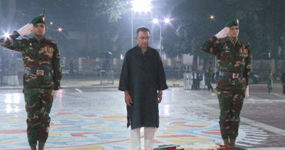 কেন্দ্রীয় শহীদ মিনারে প্রধানমন্ত্রী তারেক রহমানের শ্রদ্ধা