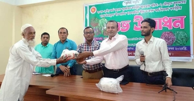 রাঙ্গুনিয়ায় সবজি বীজ অর্থ পেলেন ৭০০ কৃষক 