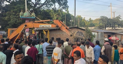 রাঙ্গুনিয়ায় অবৈধ স্থাপনা উচ্ছেদ