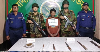 আনোয়ারায় মাদক-অস্ত্রসহ চন্দনাইশের যুবক ধরা