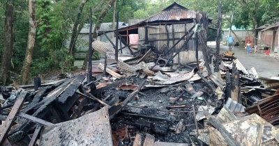গভীর রাতে চার দোকান পুড়ে ছাই সন্দ্বীপে