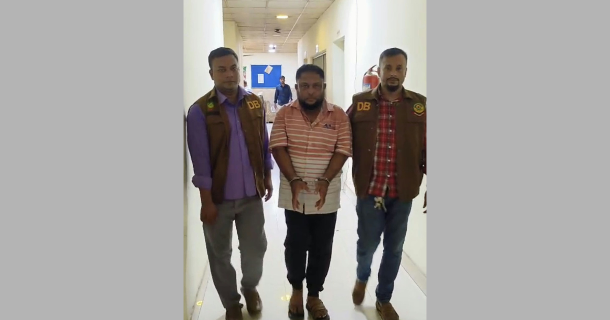 বাসের হাইড্রোলিক জ্যাকের ভেতর ২৮ হাজার ইয়াবা, ধরা পড়লেন যাত্রী