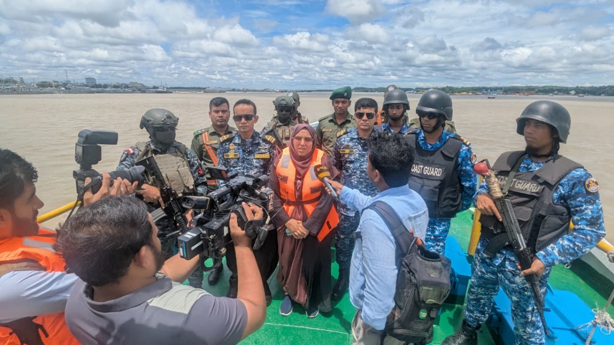 মজুদ করে কৃত্রিম সংকট রোধে বহির্নোঙরে যৌথ অভিযান, অবৈধ জাল স্থাপনে আটক ২৮