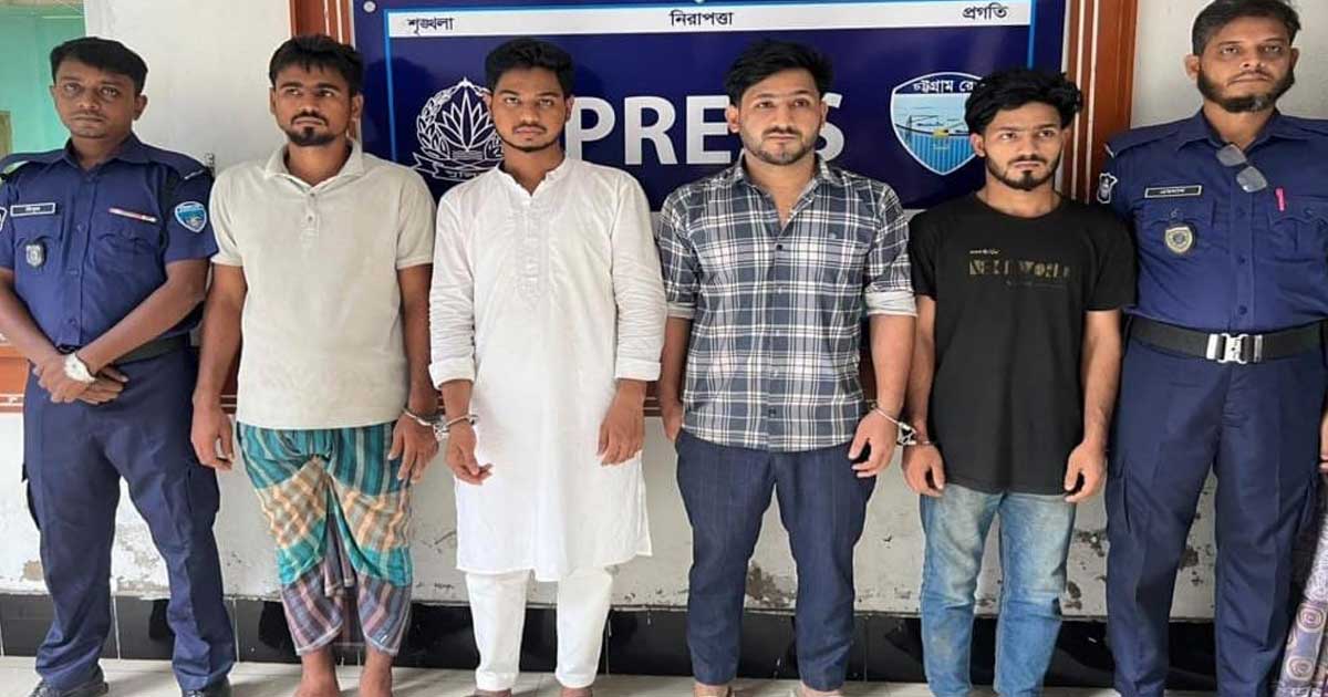সাতকানিয়ায় বাস-সিএনজি সংঘর্ষে বাবা-মেয়ের মৃত্যু, গ্রেপ্তার ৪