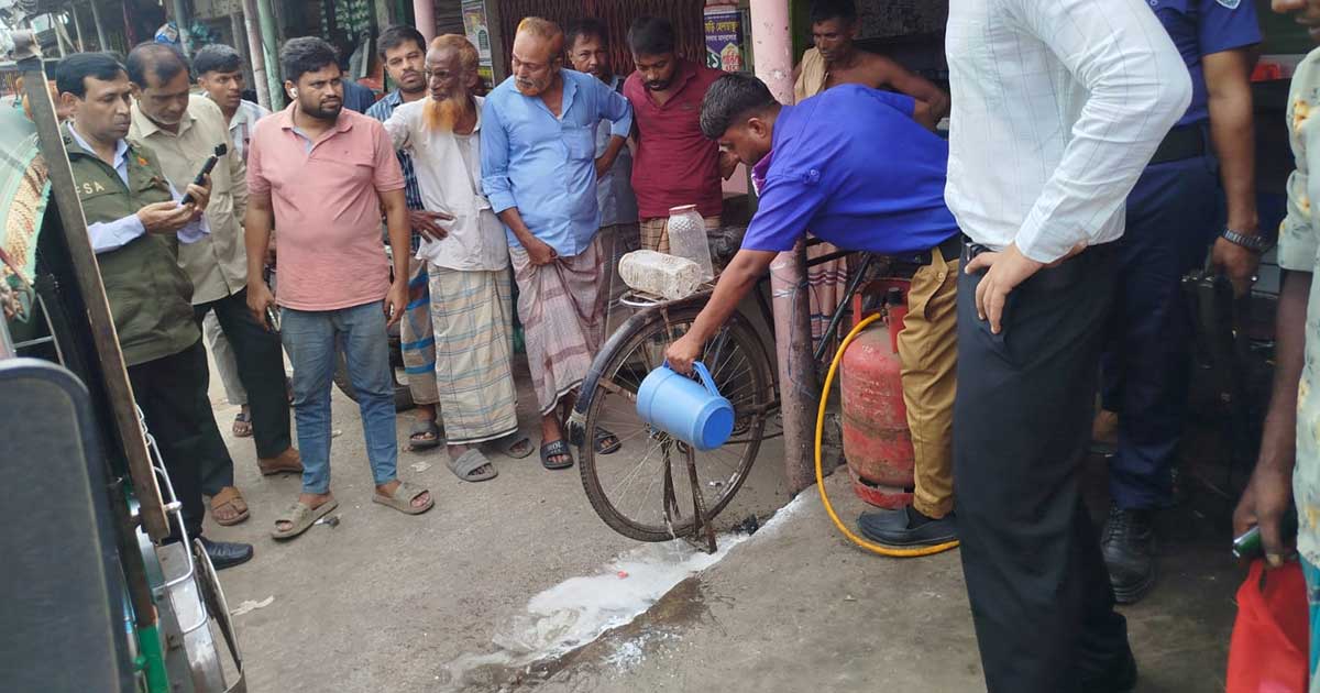 বাঁশখালীতে ভ্রাম্যমাণ আদালতের অভিযান, ৩ প্রতিষ্ঠানকে জরিমানা