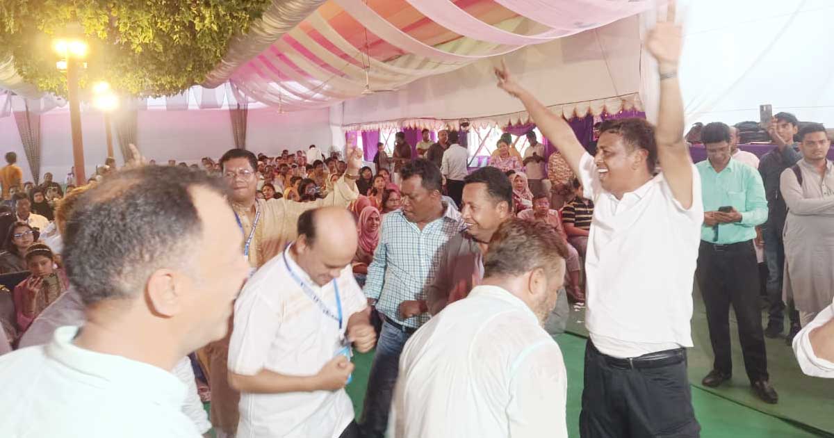 ৩৫ বছর পর কৈশোরে ফেরা, স্মৃতির উচ্ছ্বাসে মিরসরাই এসএসসি ’৯১