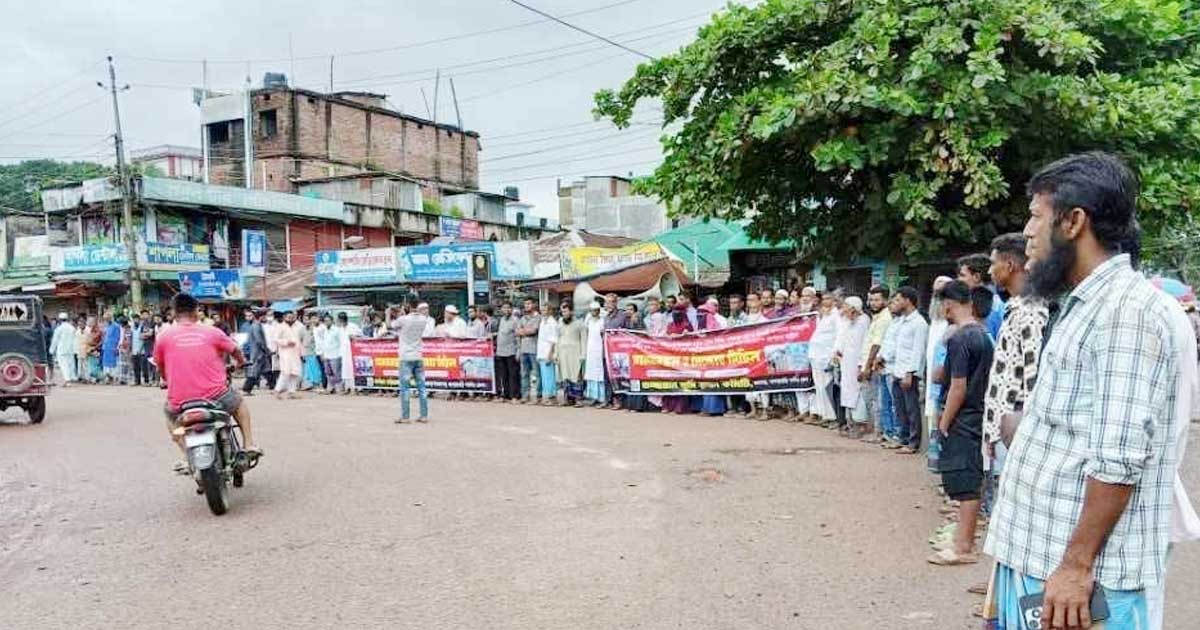 রামগড়ে গুচ্ছগ্রামবাসীদের জমি উদ্ধারে মানববন্ধন, আল্টিমেটাম