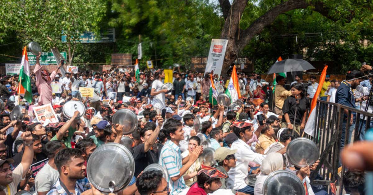 ৩৬ দিনের আন্দোলন প্রত্যাহার করল ককরোচ জনতা পার্টি