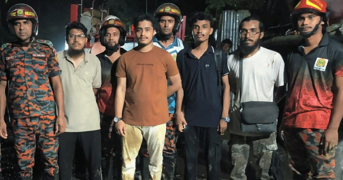 সীতা পাহাড়ে গিয়ে বিপদে ৪ পর্যটক, উদ্ধার করলো ফায়ার সার্ভিস