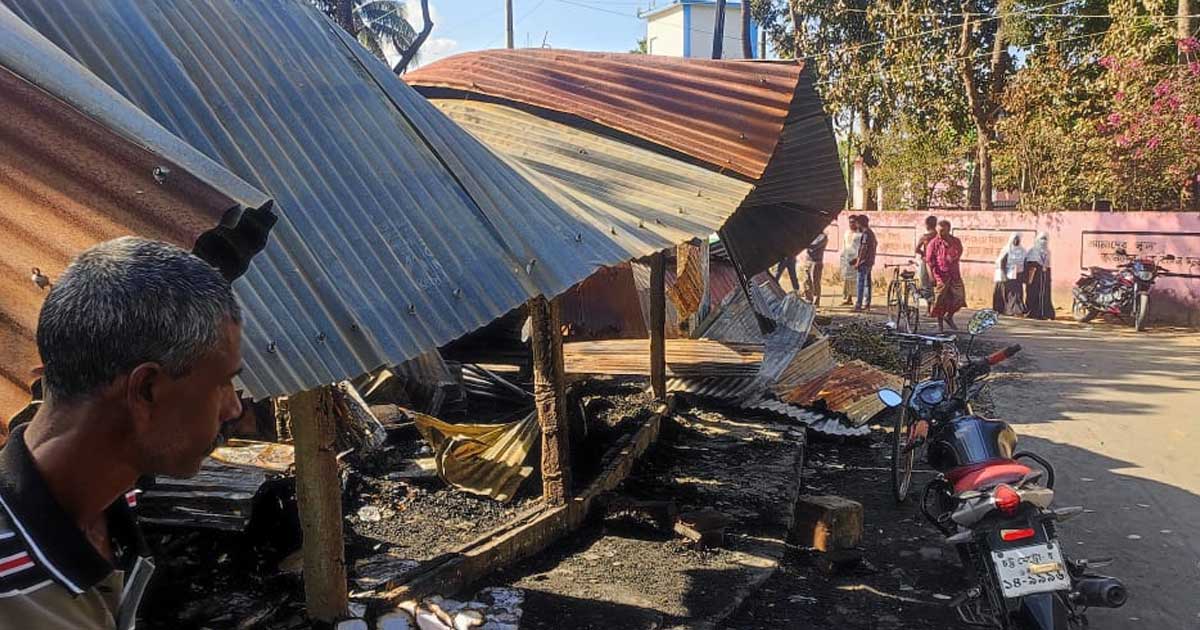 চিকদাইরে আগুনে পুড়ল ৭ দোকান