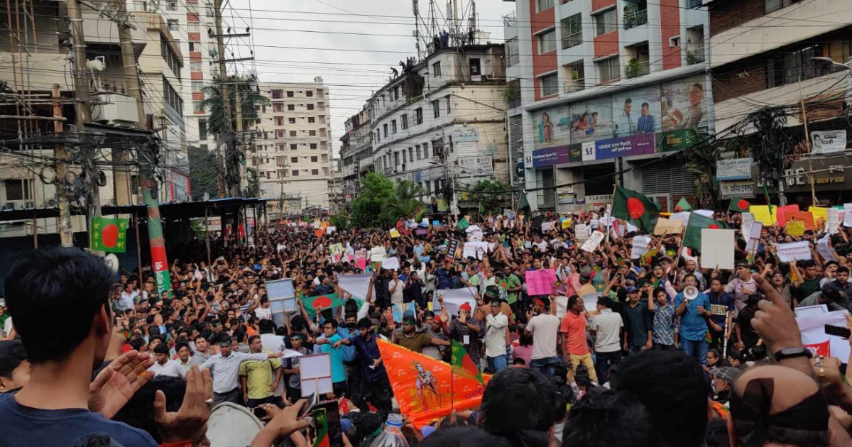 মুখে কালো কাপড় বেঁধে সনাতন ধর্মাবলম্বীদের বিক্ষোভ