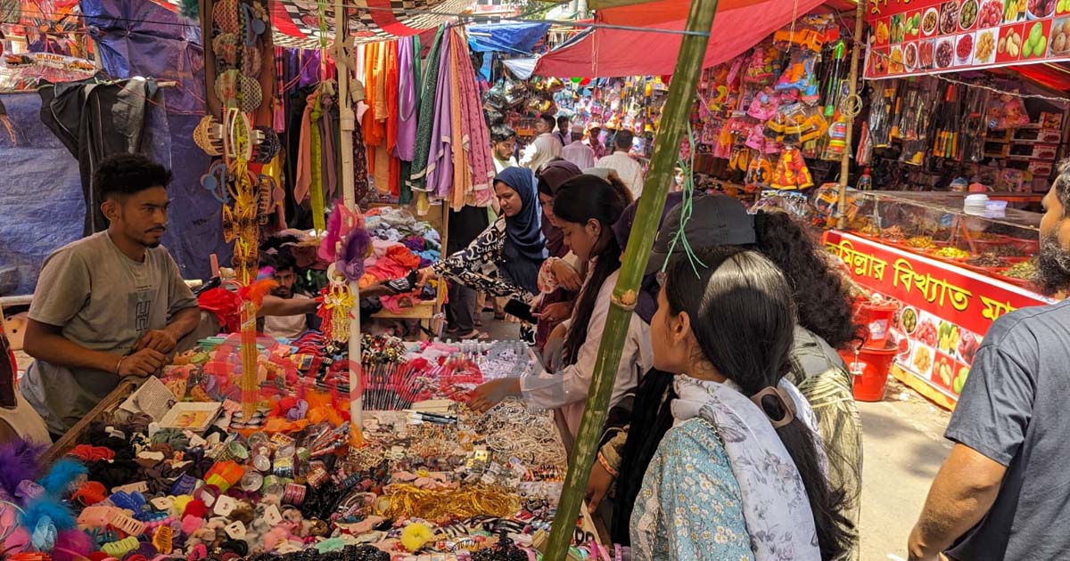 নারীর আগ্রহ মেলায়, পুরুষের খেলায়