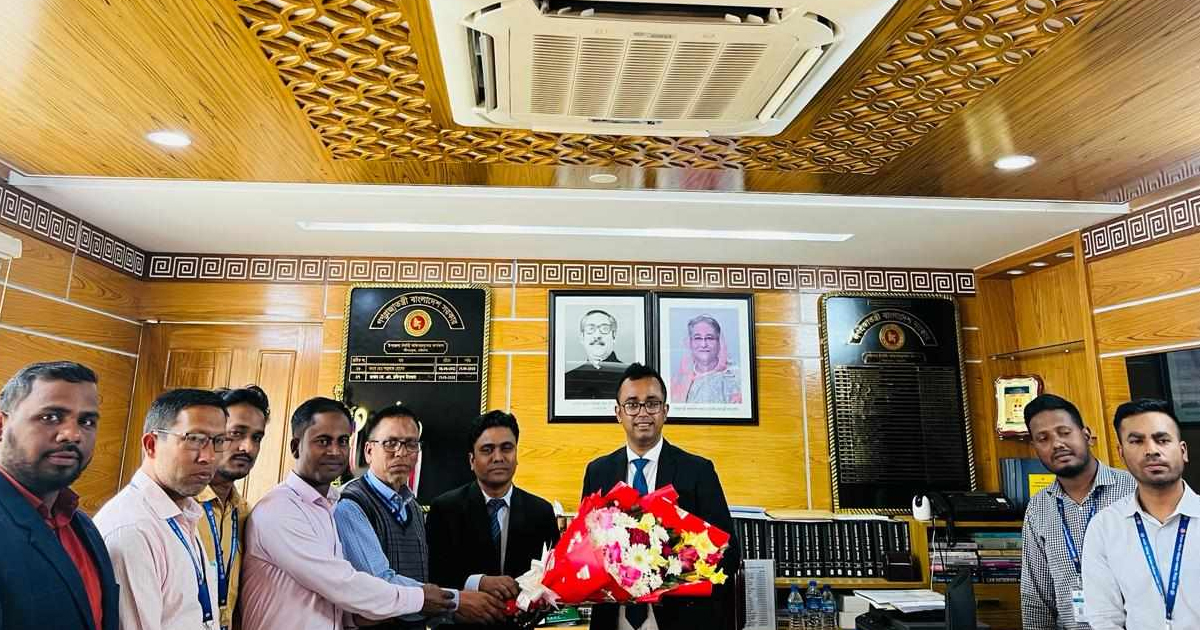 সীতাকুন্ডের ইউএনও-পরিবার পরিকল্পনা কর্মকর্তাকে মন্ত্রণালয়ের অভিনন্দন