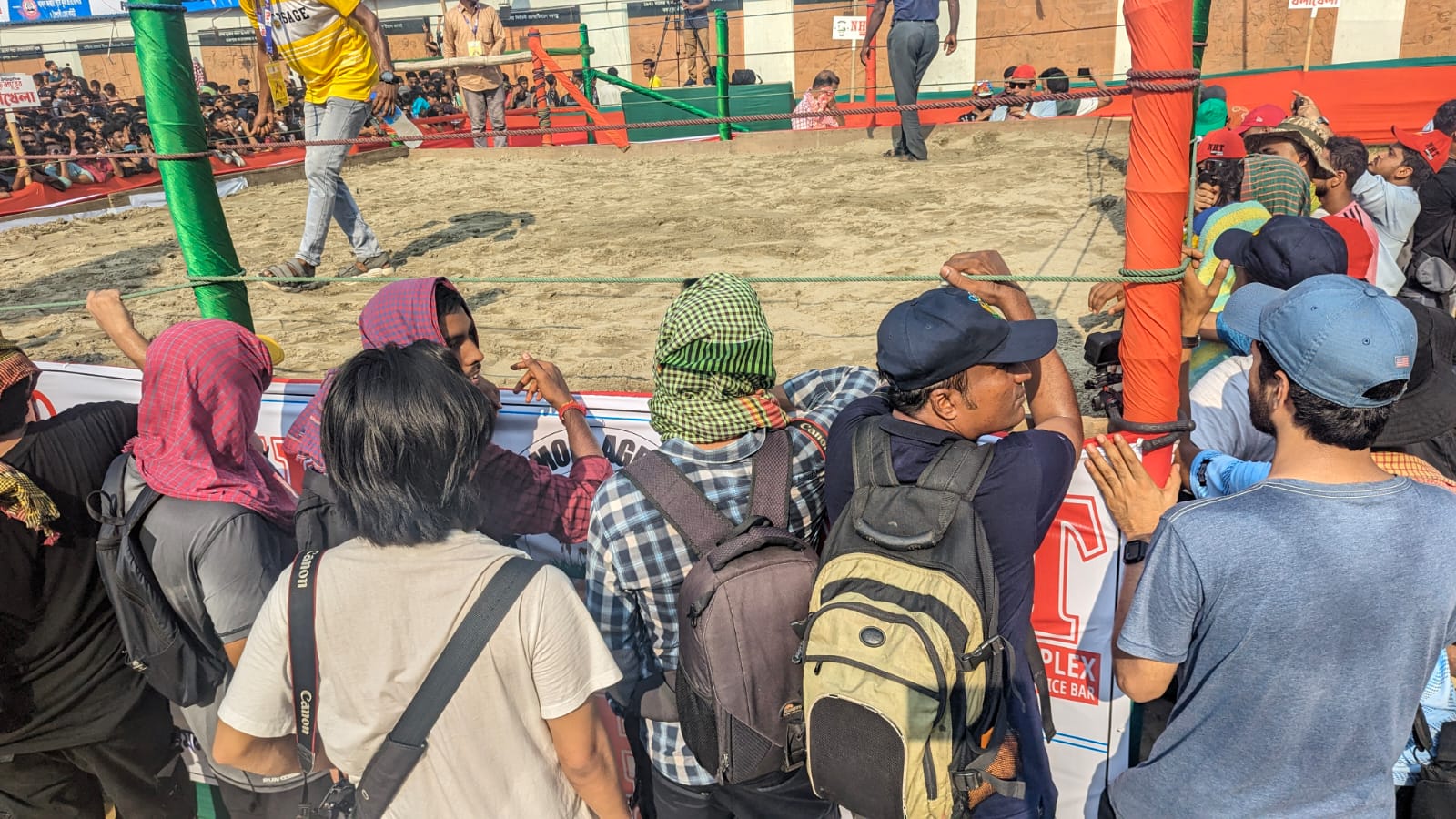 বলীর অপেক্ষায় মঞ্চ